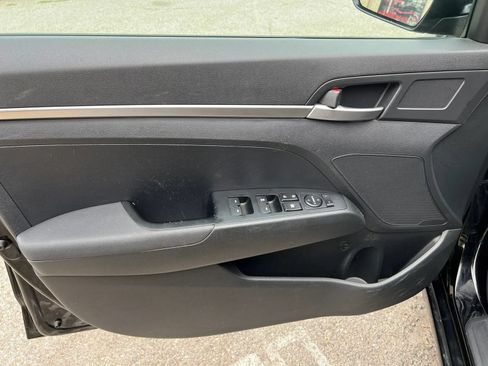 Used 2019 Hyundai Elantra SE w/ Cargo Package FWD image 19