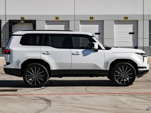 Used 2025 Lexus GX 550 image 16