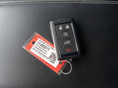 Used 2024 Jeep Grand Cherokee Altitude AWD/4WD image 32