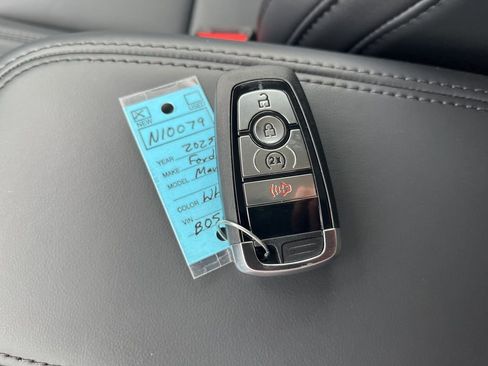 New 2025 Ford Maverick Lariat w/ Black Appearance Package image 19