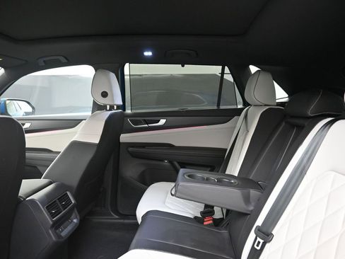 Certified 2025 Volkswagen Atlas Cross Sport SEL Premium R-Line image 18