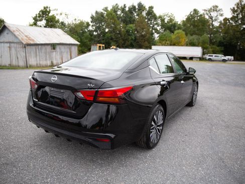 Used 2024 Nissan Altima 2.5 SV image 3