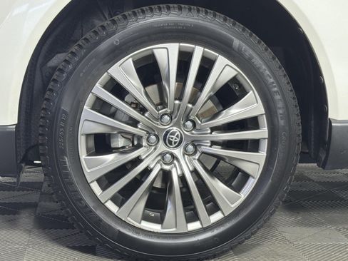 Used 2021 Toyota Venza XLE w/ Softex Package AWD/4WD image 6