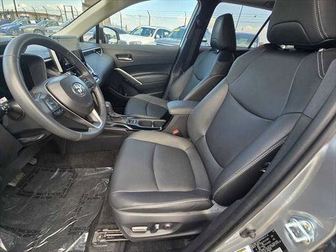 Used 2025 Toyota Corolla Cross XLE w/ Convenience Package FWD image 24