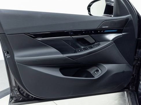 Certified 2025 BMW 530i image 11