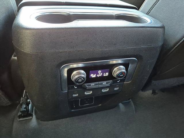 Used 2024 GMC Yukon XL AT4 w/ Technology Package AWD/4WD image 17
