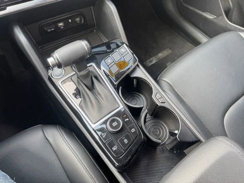 Used 2025 Kia Sportage EX image 20