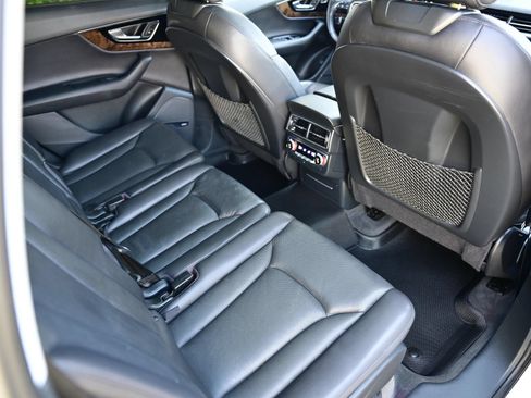 Used 2017 Audi Q7 3.0T Premium Plus w/ Premium Plus Package AWD/4WD image 16