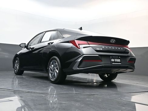 Certified 2024 Hyundai Elantra SEL image 24