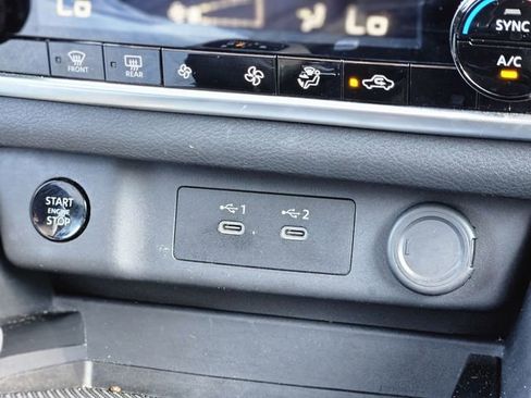 Used 2025 Nissan Rogue SV FWD image 25