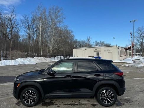 Used 2025 Chevrolet TrailBlazer LT image 9