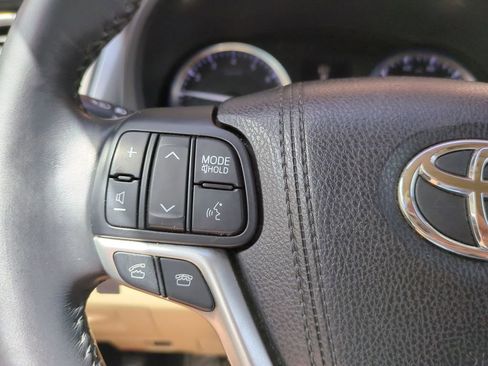 Used 2015 Toyota Highlander Limited w/ Driver Technology Package FWD image 34