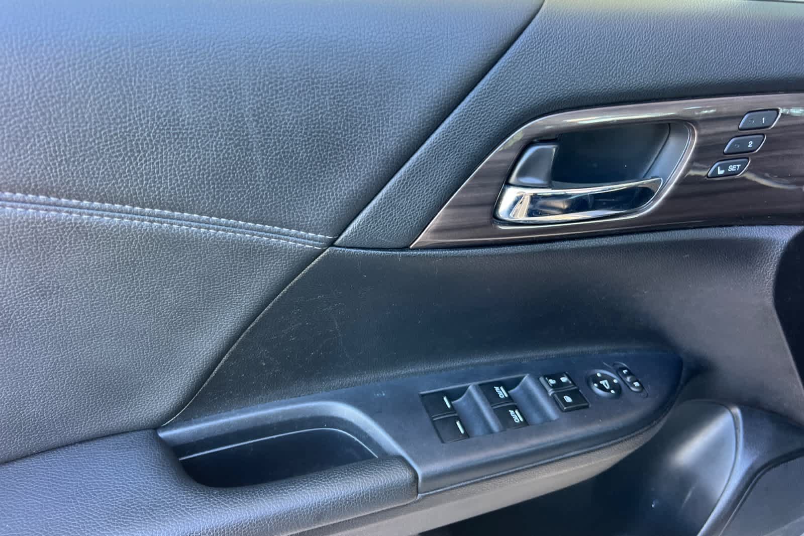 Used 2017 Honda Accord EX-L image 12