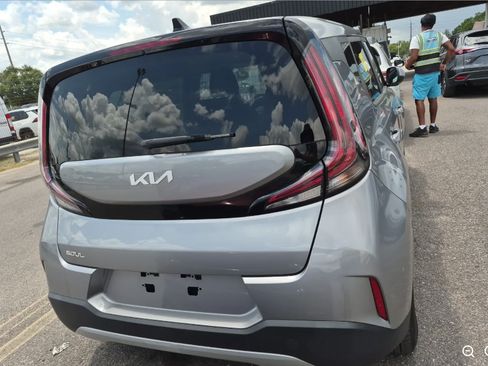 Used 2023 Kia Soul LX w/ Option Group 015 FWD image 4
