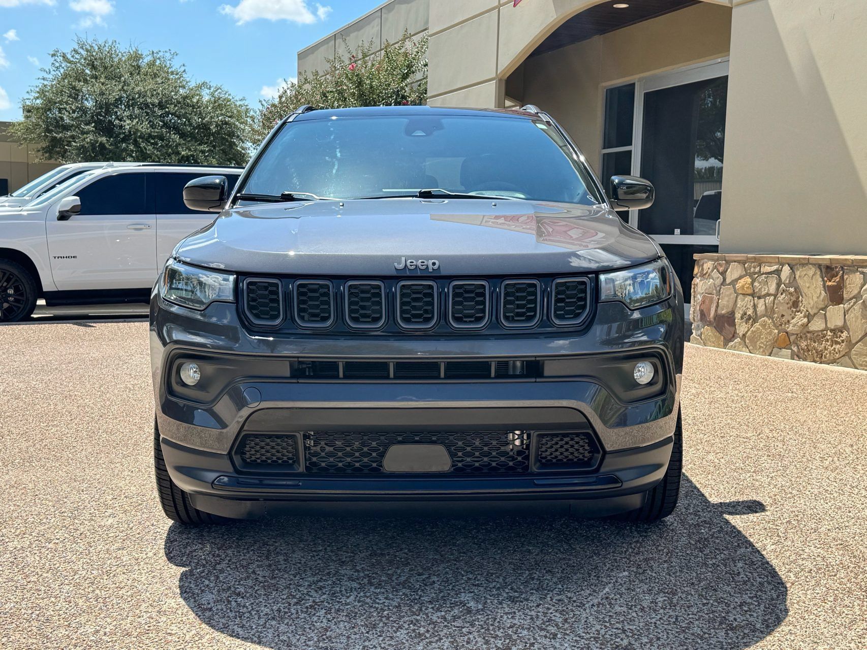 Used 2024 Jeep Compass Latitude w/ Sun and Sound Group AWD/4WD image 5