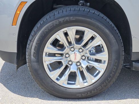 Used 2025 GMC Yukon XL Denali AWD/4WD image 10