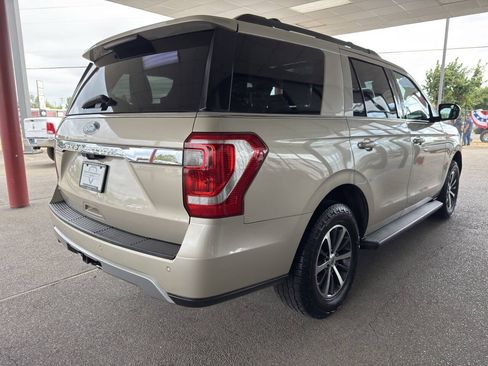 Used 2018 Ford Expedition XLT w/ Equipment Group 201A AWD/4WD image 6