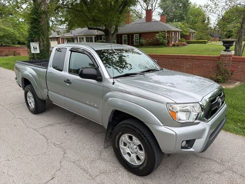 Used 2015 Toyota Tacoma 4x4 Access Cab V6 w/ TRD Off-Road Package image 15