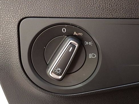 Used 2023 Volkswagen Tiguan SE w/ Panoramic Sunroof Package FWD image 24