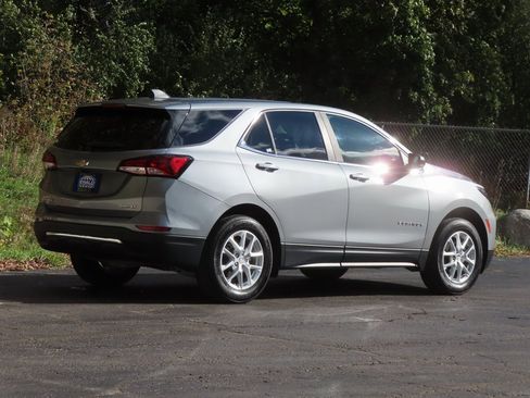 Used 2023 Chevrolet Equinox LT w/ Driver Convenience Package image 3