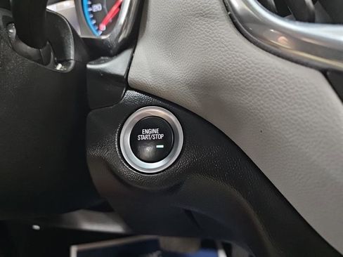 Used 2021 Chevrolet Equinox LS image 19