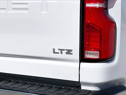 Used 2025 Chevrolet Silverado 2500 LTZ w/ LTZ Premium Package AWD/4WD image 28