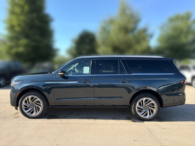 New 2026 Lincoln Navigator L Reserve AWD/4WD image 9