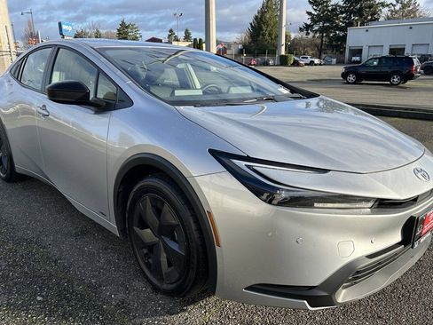 Certified 2025 Toyota Prius LE image 3