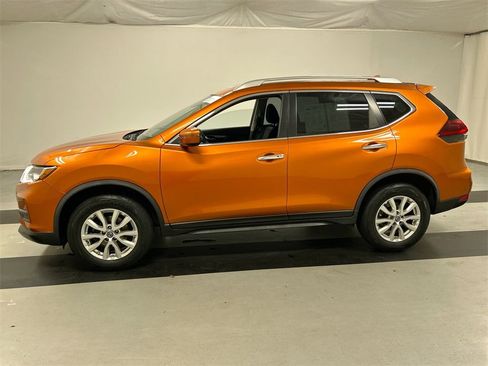 Used 2020 Nissan Rogue SV image 6