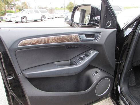 Used 2016 Audi Q5 2.0T Premium Plus w/ Technology Package image 6