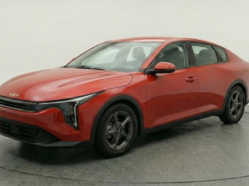 Used 2025 Kia K4 LXS image 3