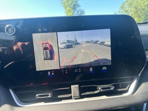 Used 2025 Chevrolet Equinox LT w/ Convenience Package II AWD/4WD image 4