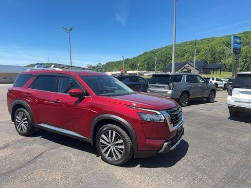 Used 2022 Nissan Pathfinder Platinum w/ Cargo Package AWD/4WD image 1