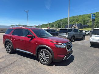 Used 2022 Nissan Pathfinder Platinum w/ Cargo Package AWD/4WD video 1