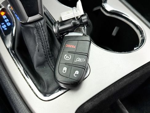 Used 2019 Jeep Grand Cherokee Altitude RWD image 34