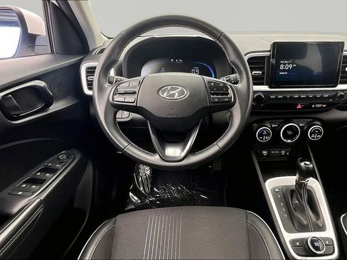 Used 2024 Hyundai Venue Limited FWD image 5