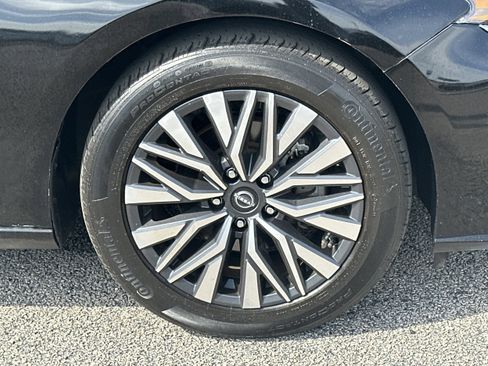Used 2024 Nissan Altima 2.5 SV FWD image 12