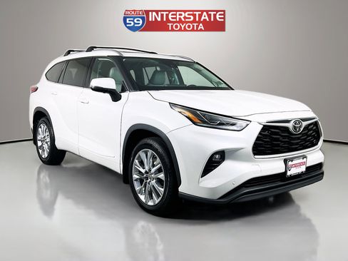 Used 2023 Toyota Highlander Limited image 1