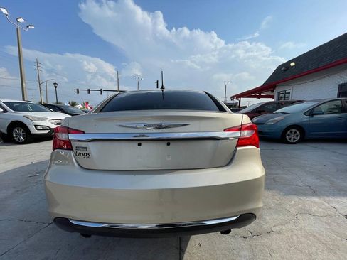 Used 2013 Chrysler 200 Touring FWD image 5