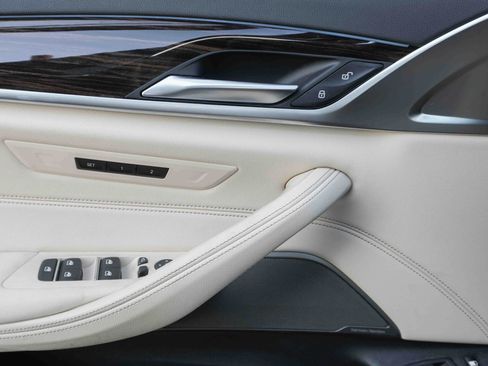 Used 2023 BMW 530e w/ Premium Package image 16