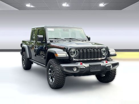 Used 2025 Jeep Gladiator Rubicon w/ Technology Group AWD/4WD image 7