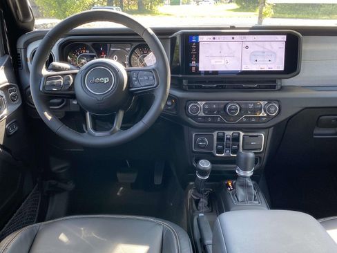 New 2025 Jeep Gladiator Sport image 11