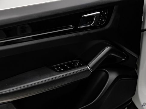 Used 2023 Porsche Cayenne image 72