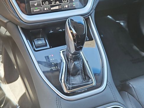 Used 2020 Subaru Outback Limited image 29