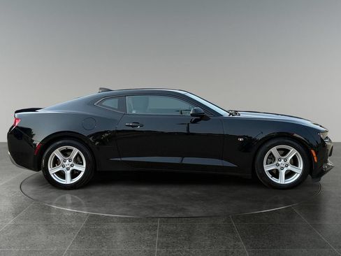 Used 2017 Chevrolet Camaro LT w/ Technology Package RWD image 10
