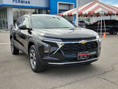 New 2026 Chevrolet Trax LT w/ Driver Confidence Package image 2