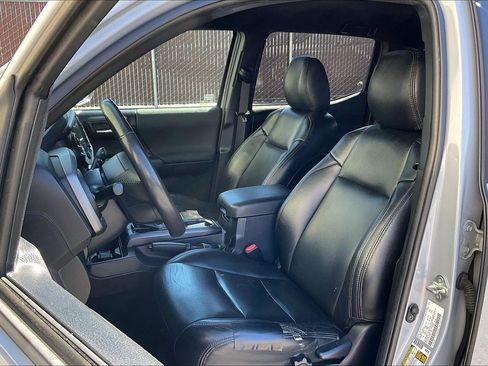 Used 2019 Toyota Tacoma TRD Off-Road w/ Technology Package image 24