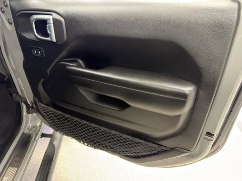 Used 2021 Jeep Gladiator Mojave w/ Cold Weather Group AWD/4WD image 13