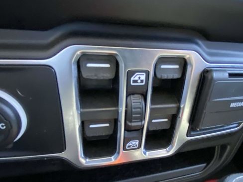 Used 2021 Jeep Gladiator Willys image 6
