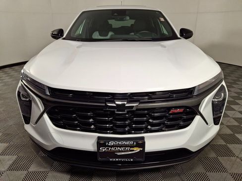 Used 2025 Chevrolet Trax RS w/ Sunroof Package image 8